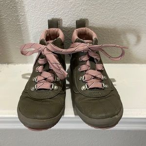 GUC KEDS SCOUT BOOTS SIZE 13